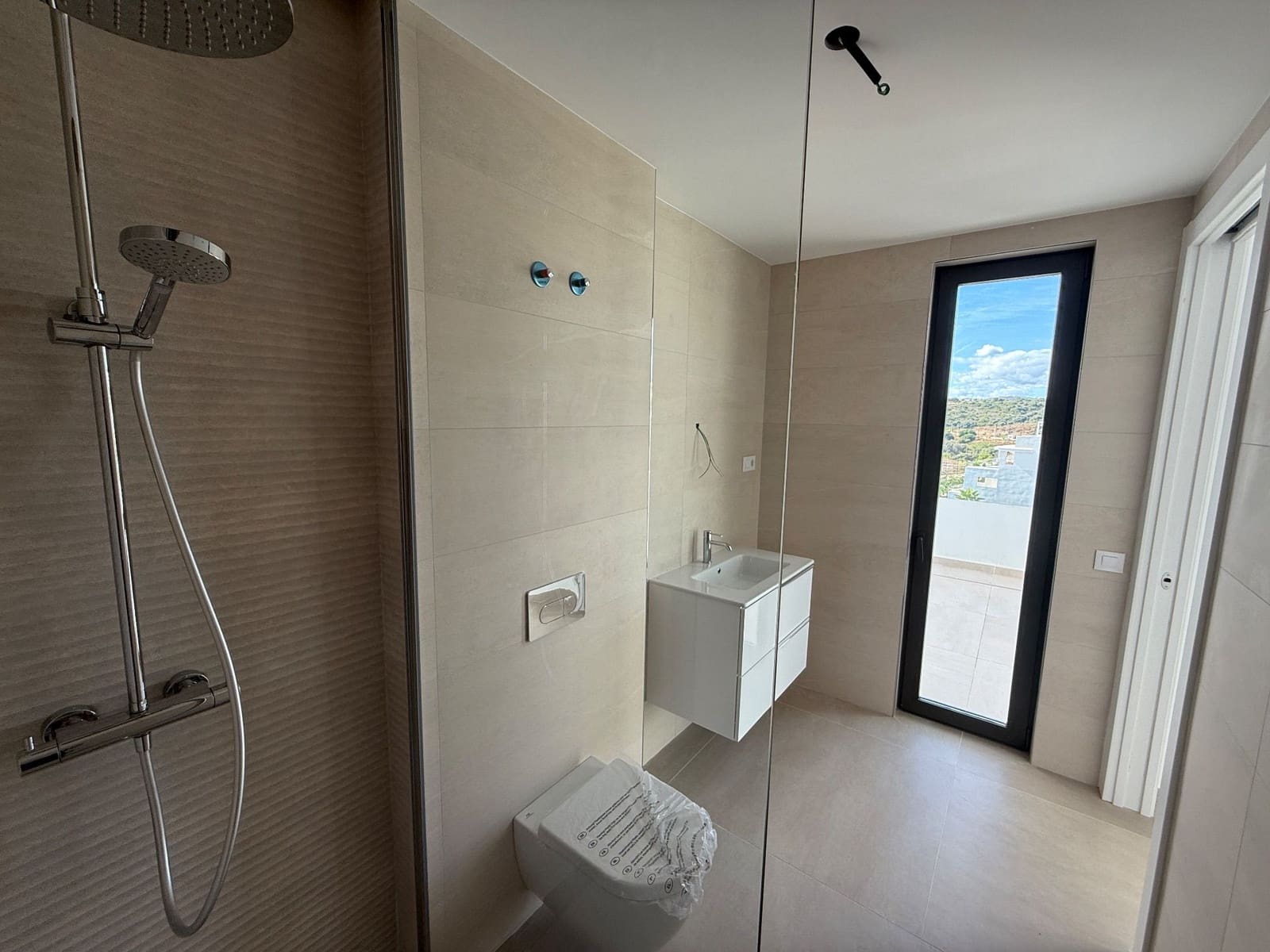 3 bedroom Penthouse for sale in Estepona with pool garage - € 1,175,000 (Ref: 9679482)