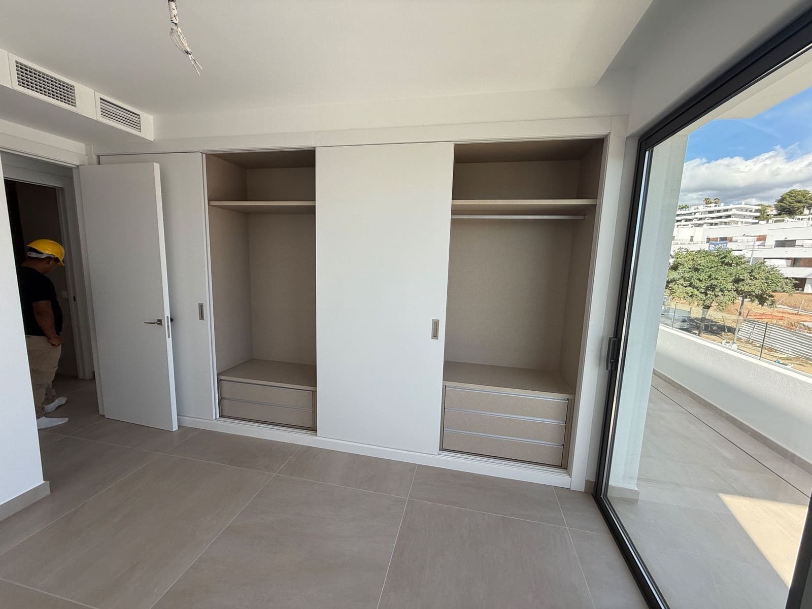 3 bedroom Penthouse for sale in Estepona with pool garage - € 1,175,000 (Ref: 9679482)