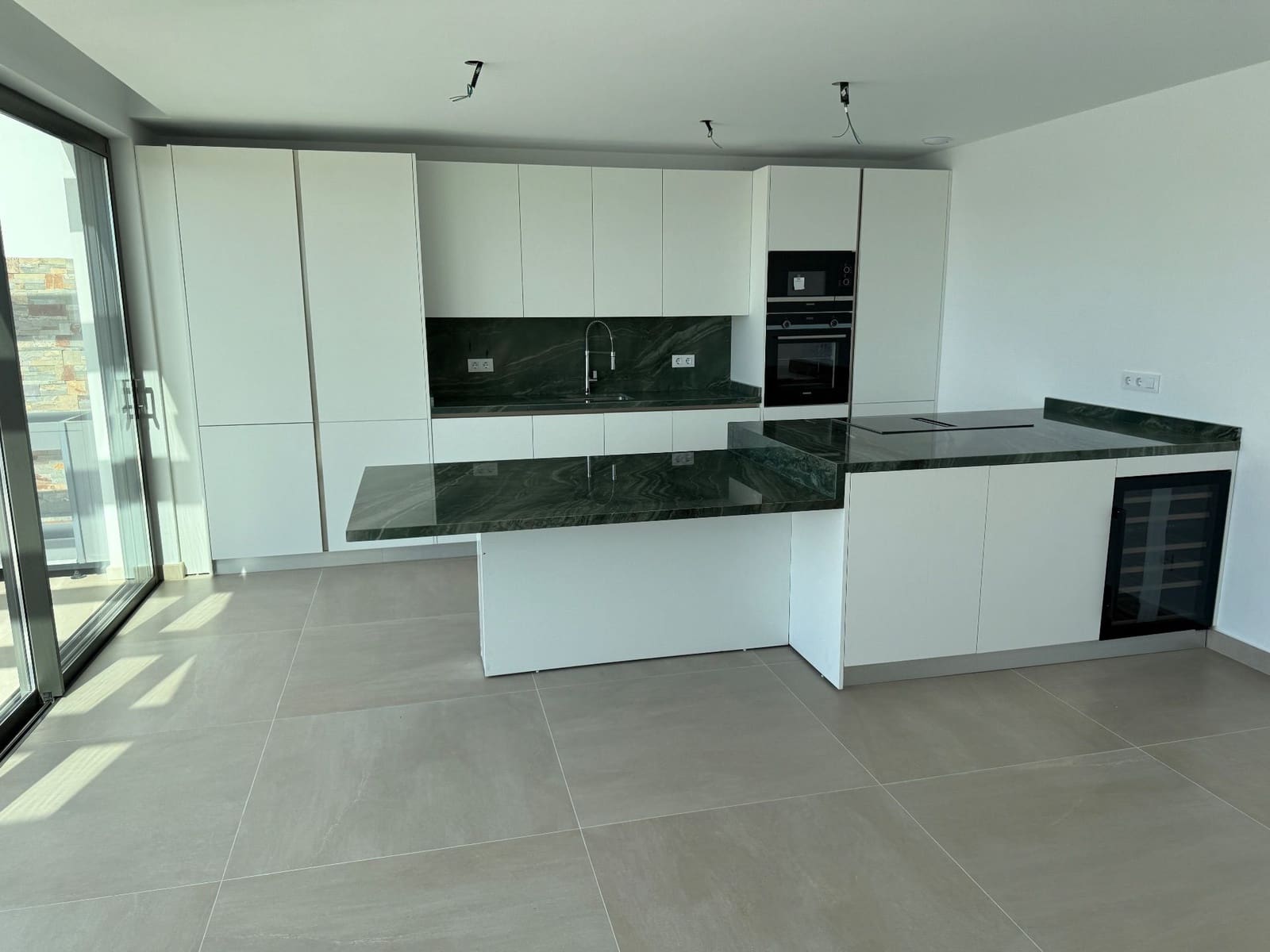 3 bedroom Penthouse for sale in Estepona with pool garage - € 1,175,000 (Ref: 9679482)