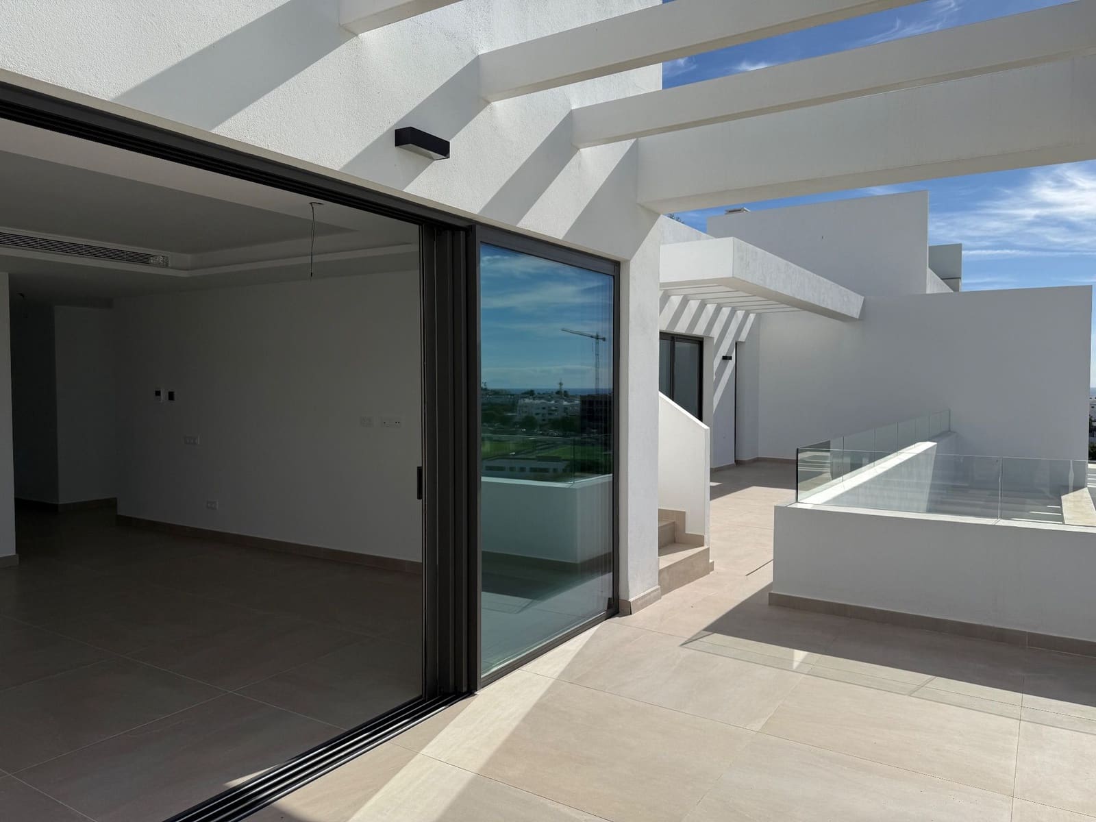 3 bedroom Penthouse for sale in Estepona with pool garage - € 1,175,000 (Ref: 9679482)