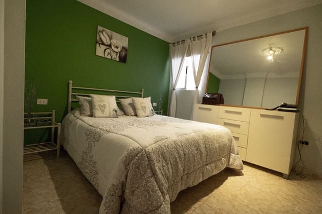 Piso de 3 habitaciones en Santa Ursula en venta con garaje - 203.000 € (Ref: 9801029)