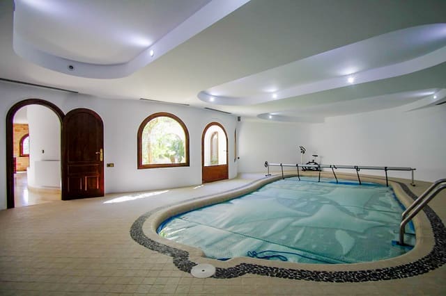 5 bedroom Villa for sale in Altea la Vella, Altea with pool garage - € 1,520,000 (Ref: 10185993)