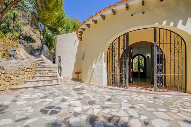 5 bedroom Villa for sale in Altea la Vella, Altea with pool garage - € 1,520,000 (Ref: 10185993)