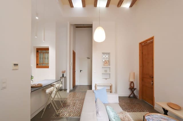 2 bedroom Apartment for sale in El Barri Gòtic, Barcelona city - € 435,000 (Ref: 8277161)