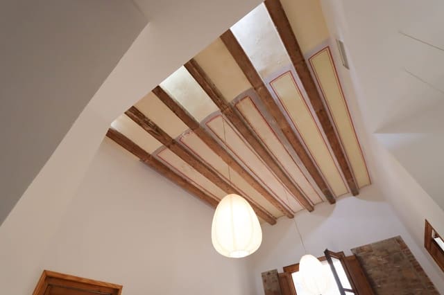 2 bedroom Apartment for sale in El Barri Gòtic, Barcelona city - € 435,000 (Ref: 8277161)