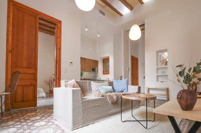 2 bedroom Apartment for sale in El Barri Gòtic, Barcelona city - € 435,000 (Ref: 8277161)