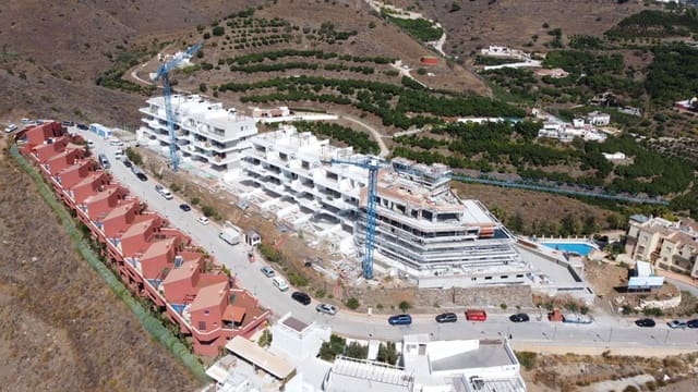 3 bedroom Apartment for sale in El Peñoncillo, Torrox with pool - € 1,099,900 (Ref: 9111531)
