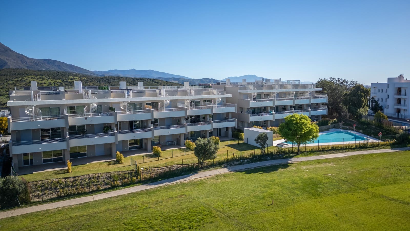 2 soverom Penthouse til salgs i Estepona med svømmebasseng - € 430 000 (Ref: 9111558)