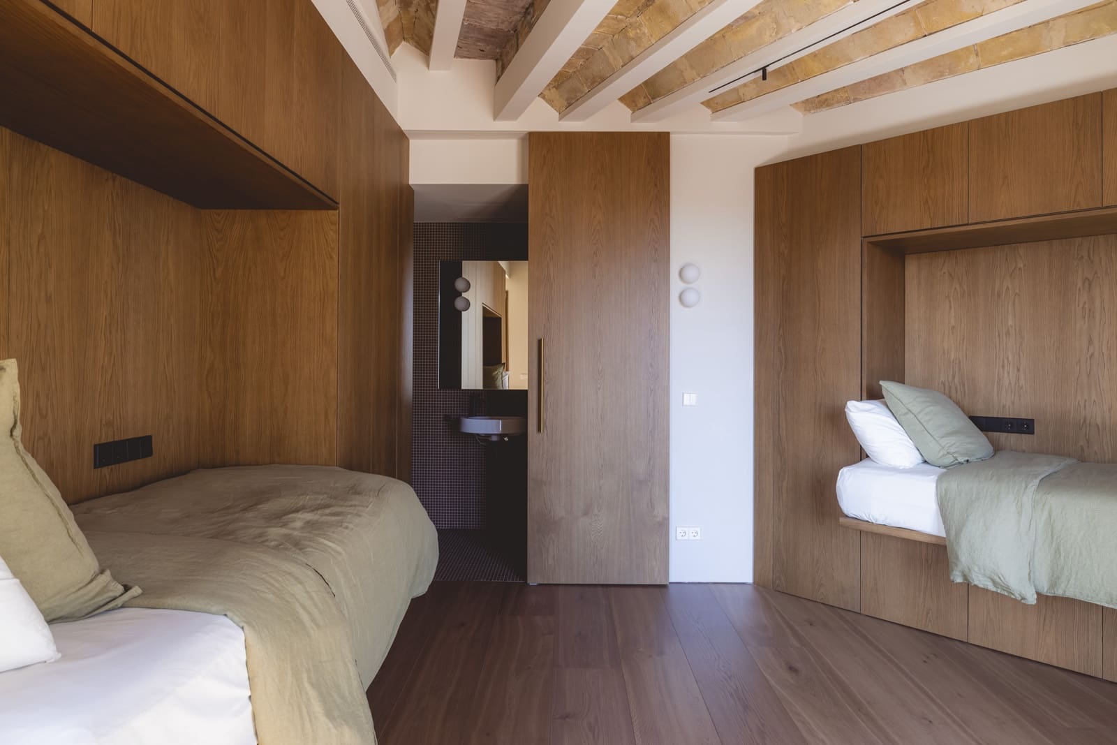 2 bedroom Apartment for sale in Barcelona city - € 1,440,000 (Ref: 9804928)