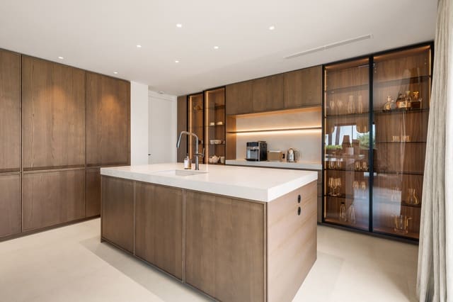 3 bedroom Villa for sale in Golden Mile, Marbella with pool garage - € 4,950,000 (Ref: 10020355)