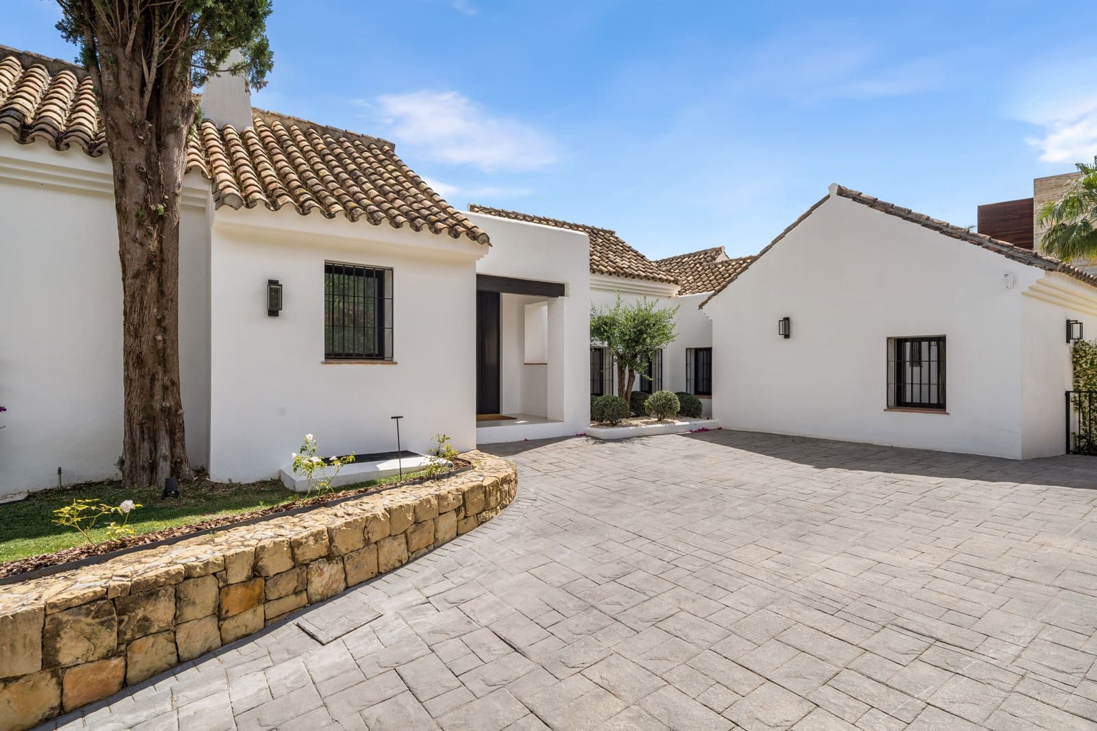 3 bedroom Villa for sale in Golden Mile with pool garage - € 4,950,000 (Ref: 10020355)