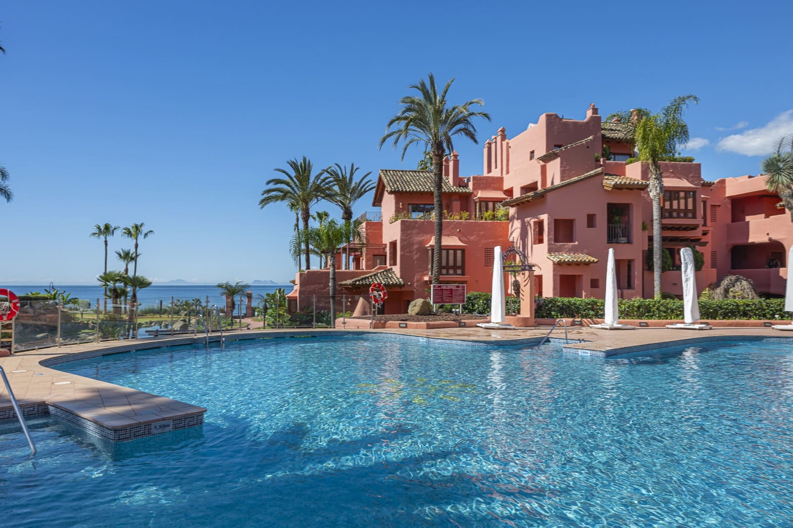 3 quarto Apartamento para venda em Estepona com piscina garagem - 2 695 000 € (Ref: 10025270)