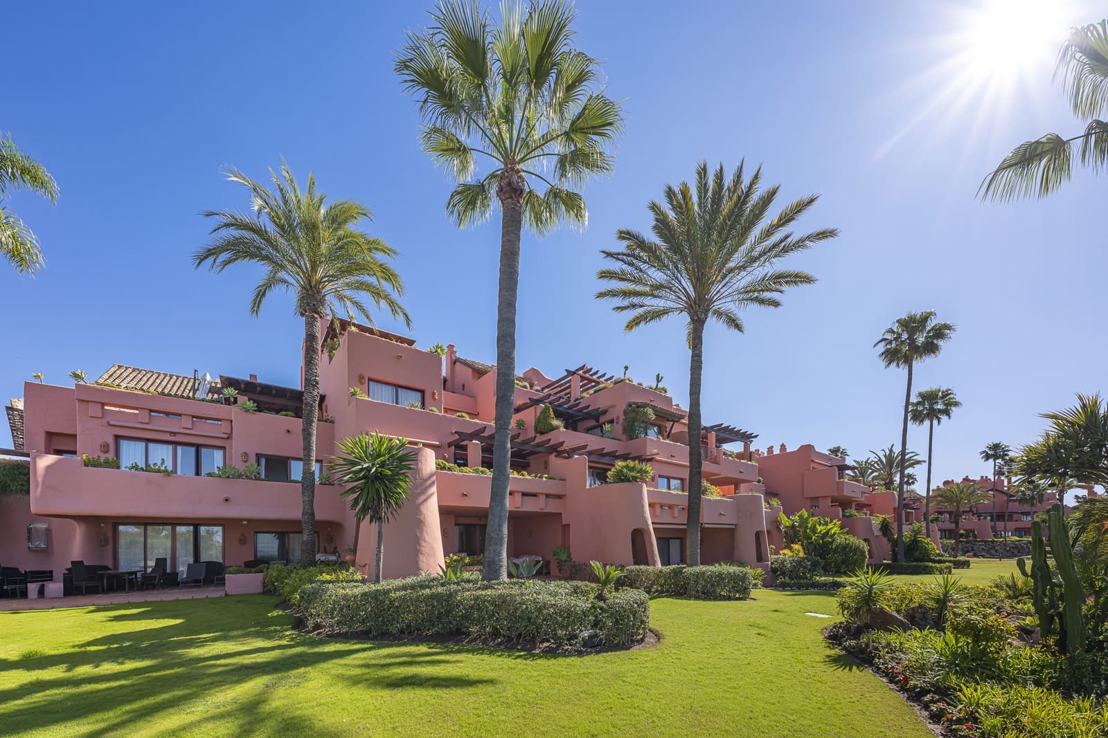 3 quarto Apartamento para venda em Estepona com piscina garagem - 2 695 000 € (Ref: 10025270)