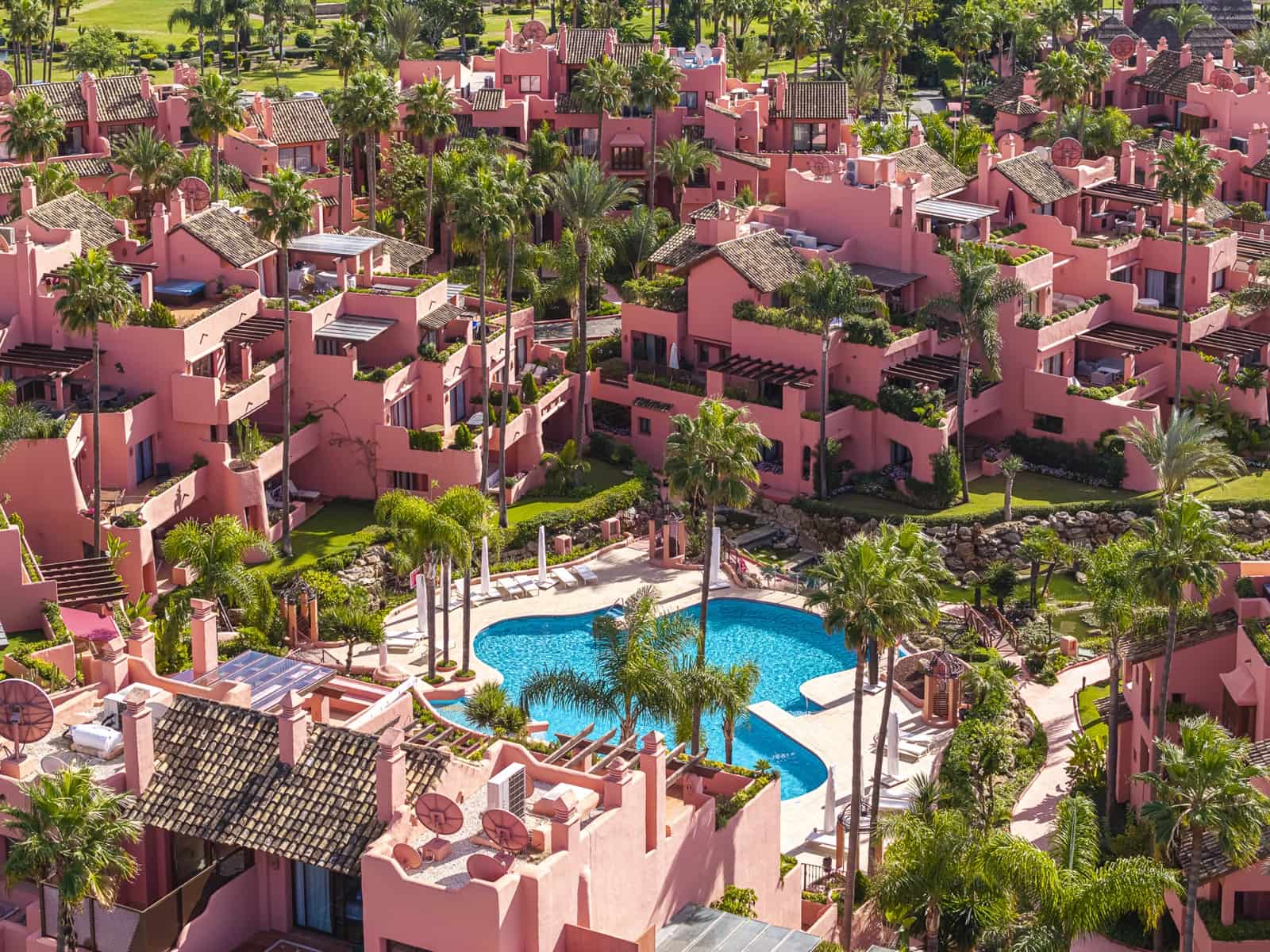 3 quarto Apartamento para venda em Estepona com piscina garagem - 2 695 000 € (Ref: 10025270)