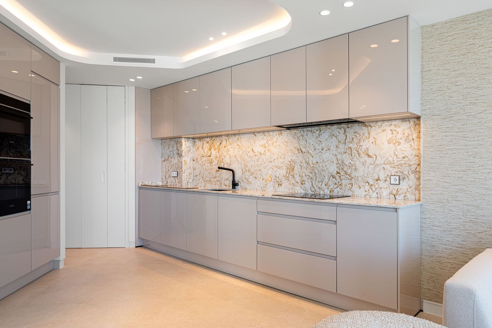3 bedroom Apartment for sale in Marbella with pool garage - € 2,450,000 (Ref: 10026960)