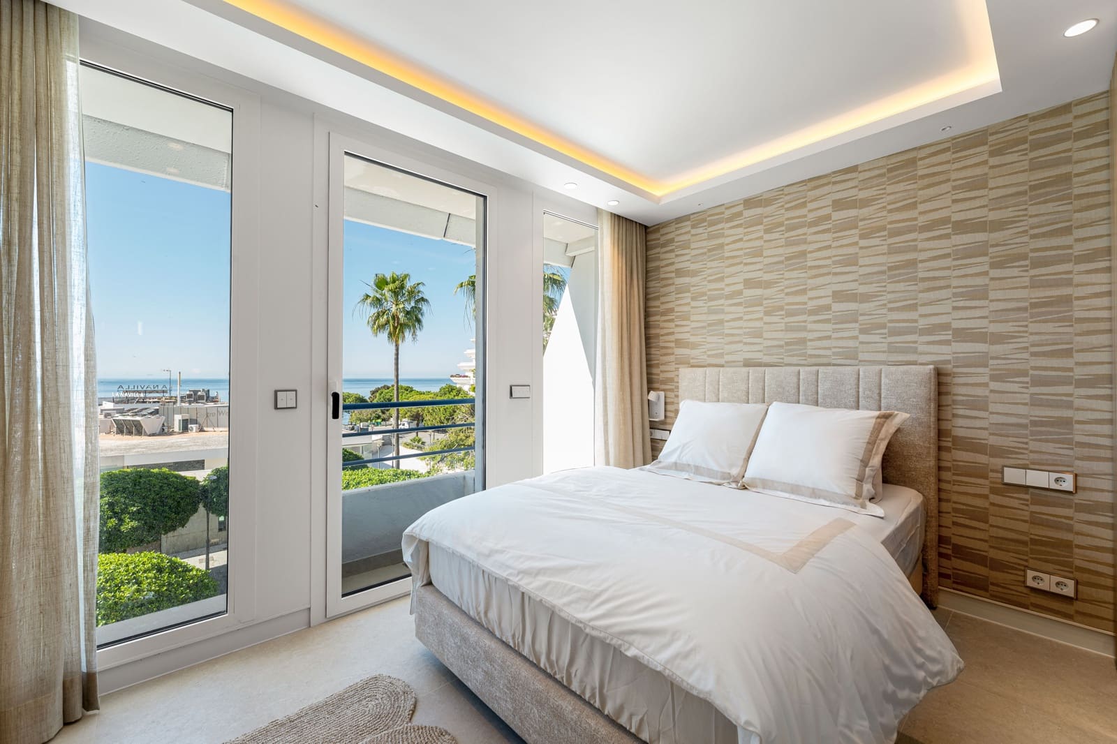 3 bedroom Apartment for sale in Marbella with pool garage - € 2,450,000 (Ref: 10026960)