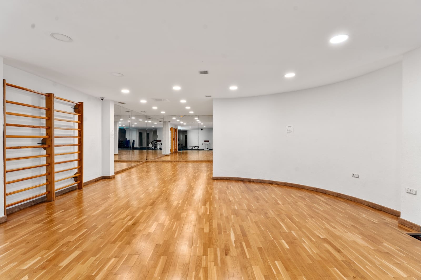 3 bedroom Apartment for sale in Marbella with pool garage - € 2,450,000 (Ref: 10026960)
