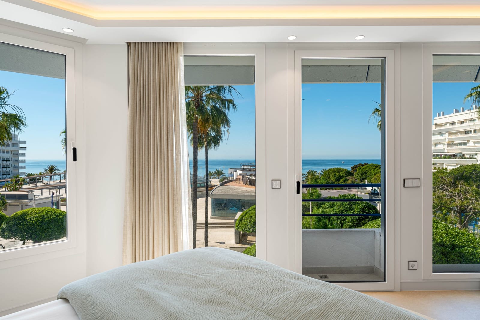 3 bedroom Apartment for sale in Marbella with pool garage - € 2,450,000 (Ref: 10026960)