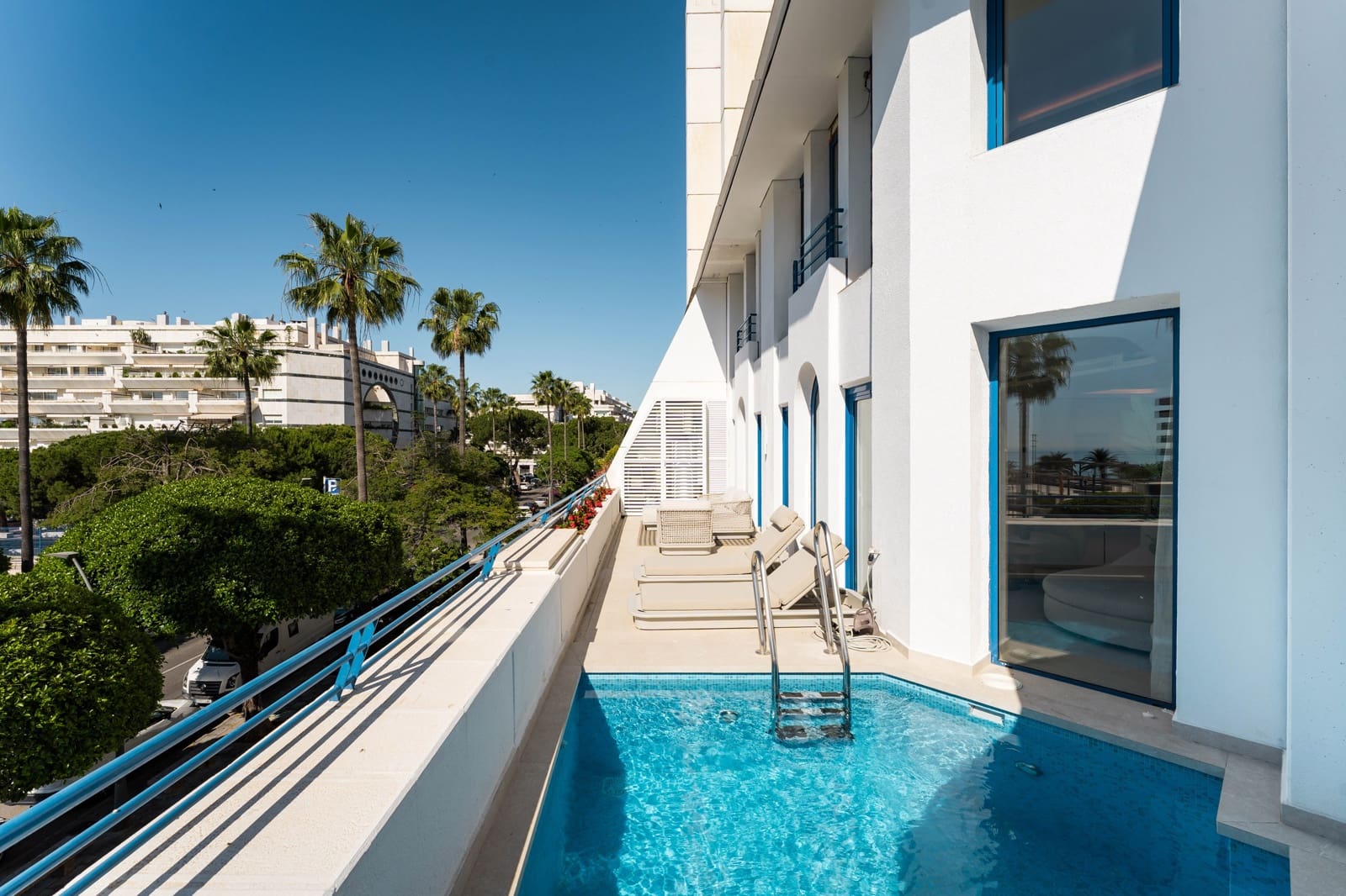 3 bedroom Apartment for sale in Marbella with pool garage - € 2,450,000 (Ref: 10026960)
