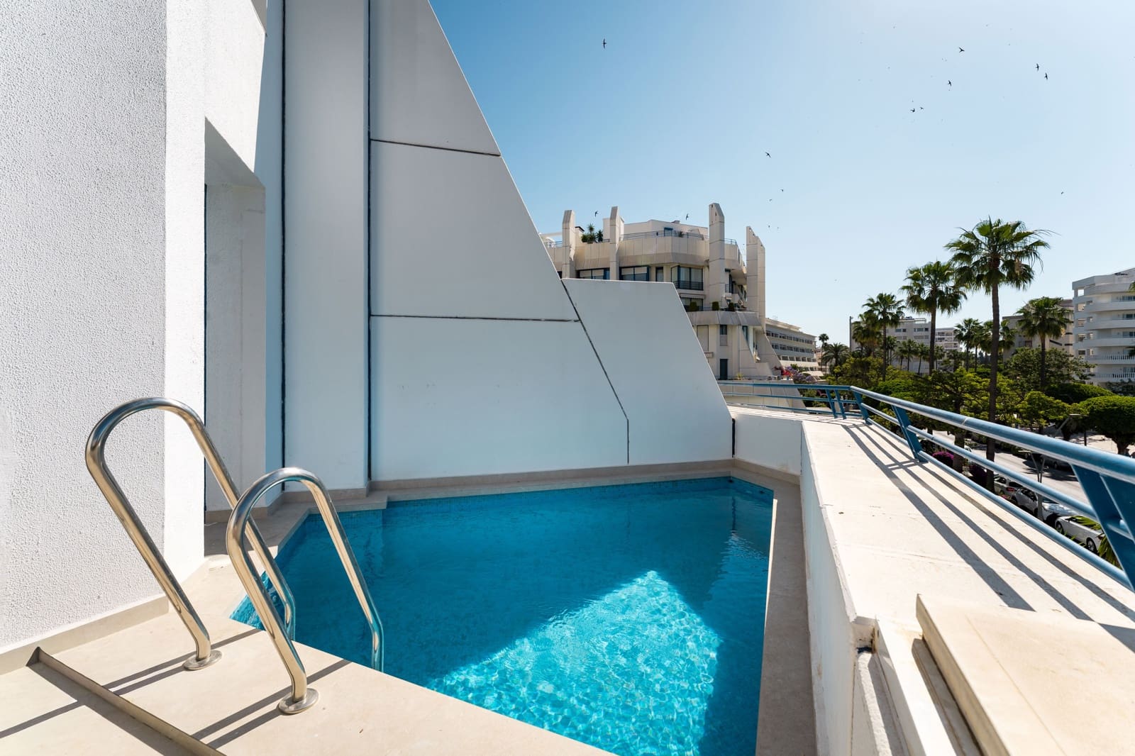 3 bedroom Apartment for sale in Marbella with pool garage - € 2,450,000 (Ref: 10026960)