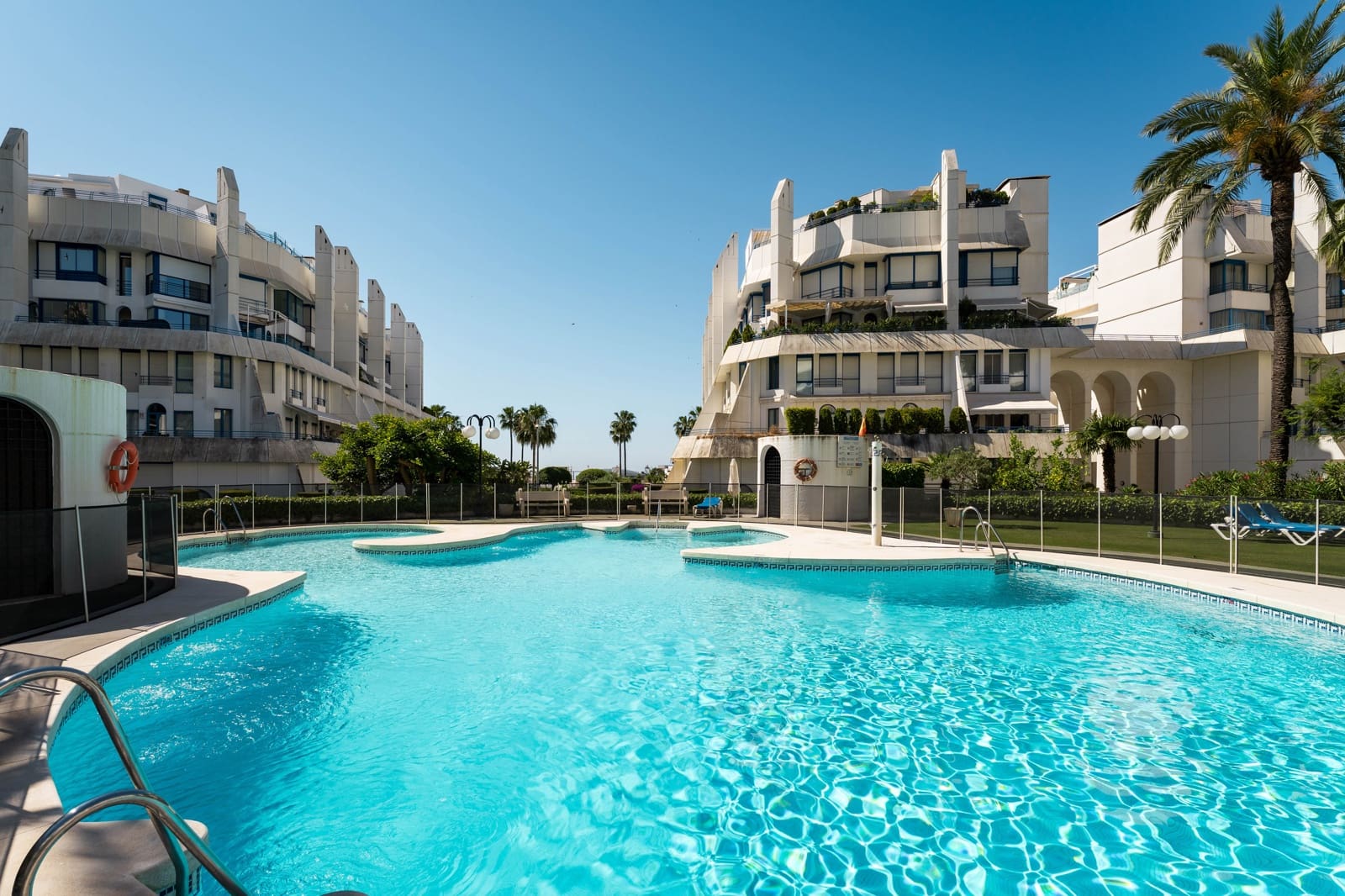 3 bedroom Apartment for sale in Marbella with pool garage - € 2,450,000 (Ref: 10026960)