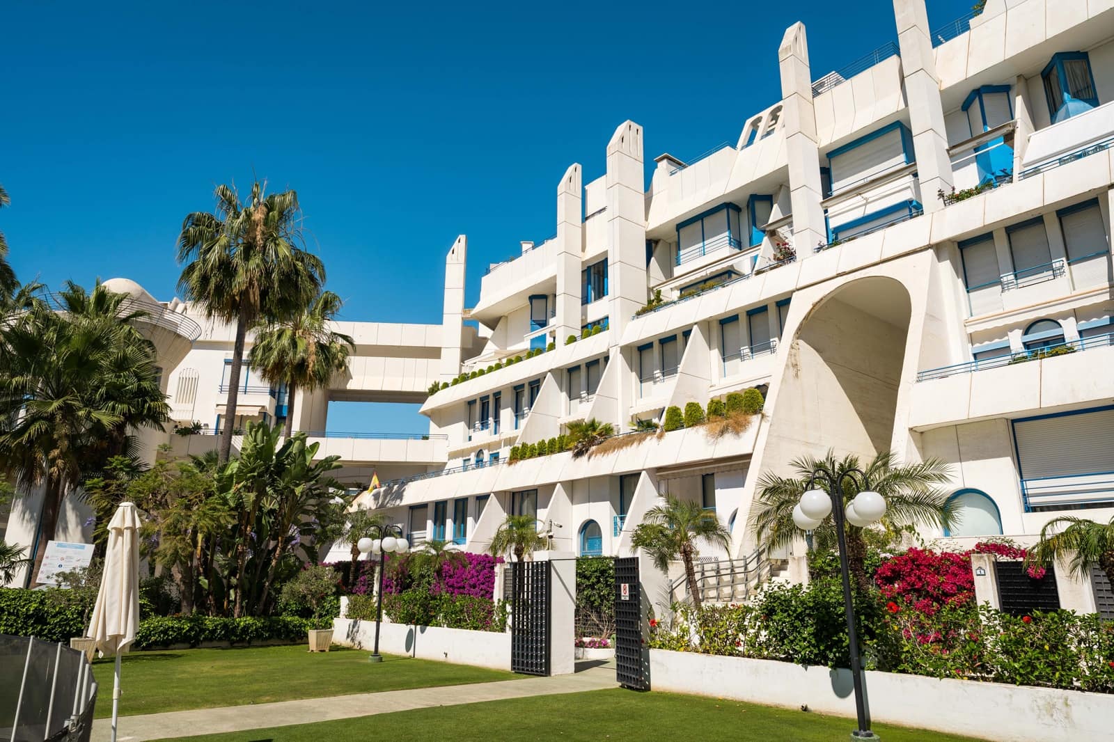 3 bedroom Apartment for sale in Marbella with pool garage - € 2,450,000 (Ref: 10026960)