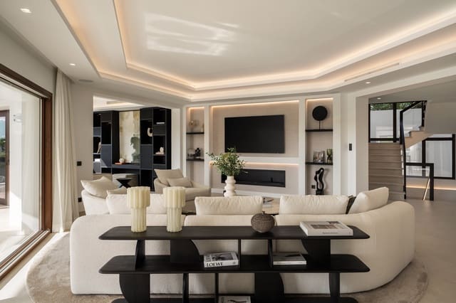 5 bedroom Villa for sale in Benahavís with pool - € 7,450,000 (Ref: 10040727)