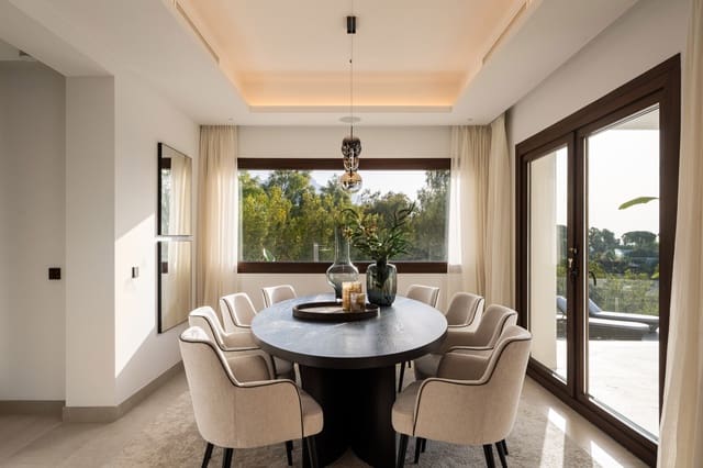 5 bedroom Villa for sale in Benahavís with pool - € 7,450,000 (Ref: 10040727)