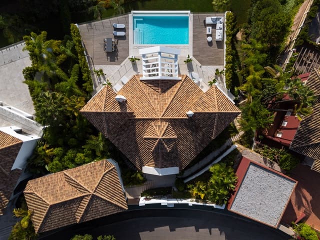 5 bedroom Villa for sale in Benahavís with pool - € 7,450,000 (Ref: 10040727)