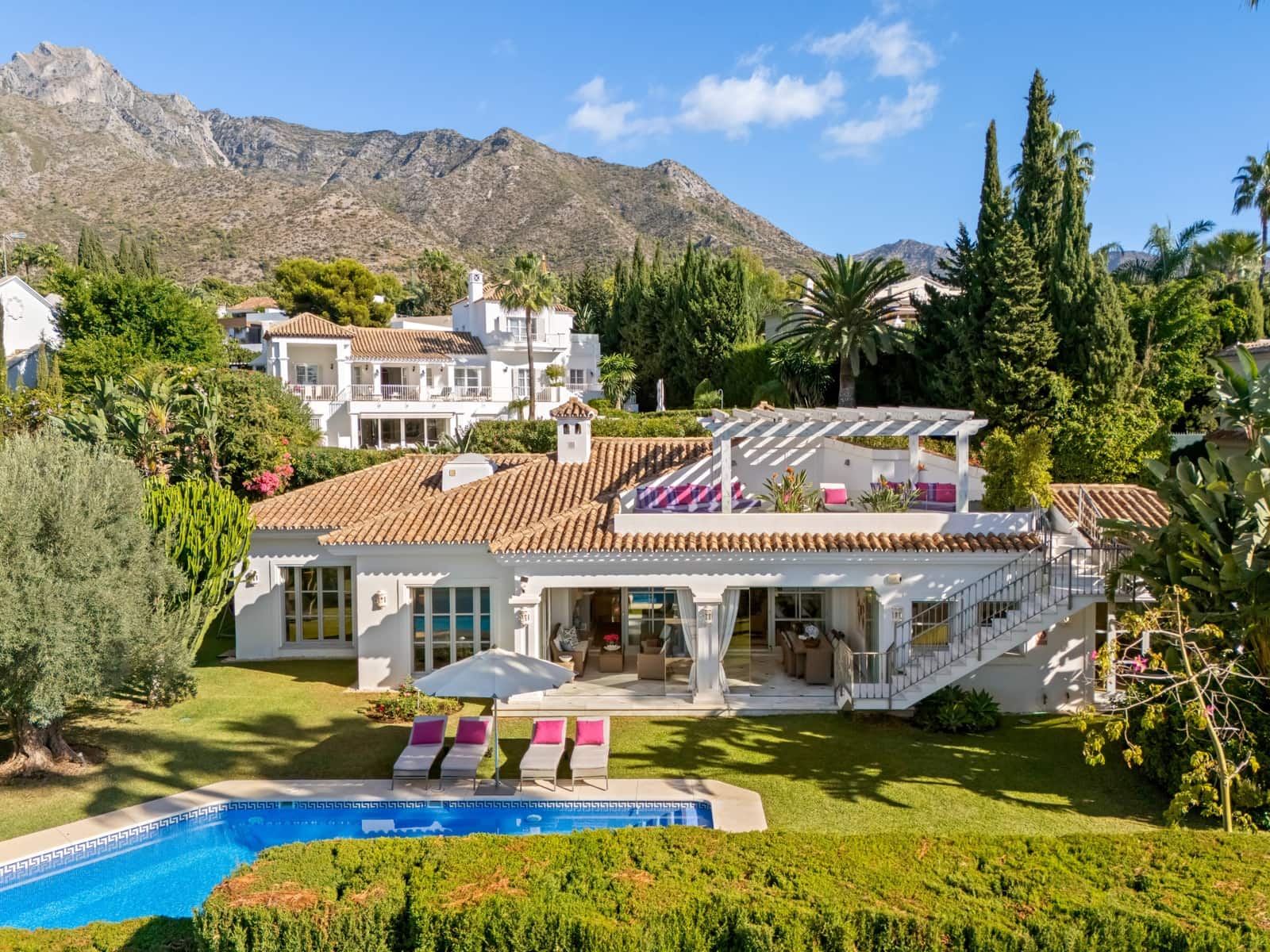 4 bedroom Villa for sale in Golden Mile with pool - € 3,995,000 (Ref: 10048907)