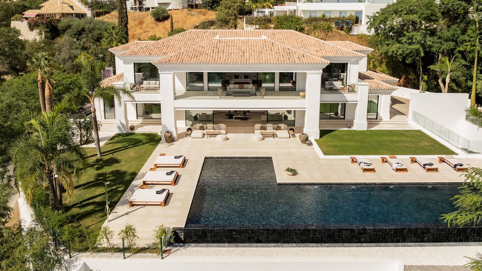7 Zimmer Villa zu verkaufen in La Quinta mit Pool Garage - 13.500.000 € (Ref: 10075445)