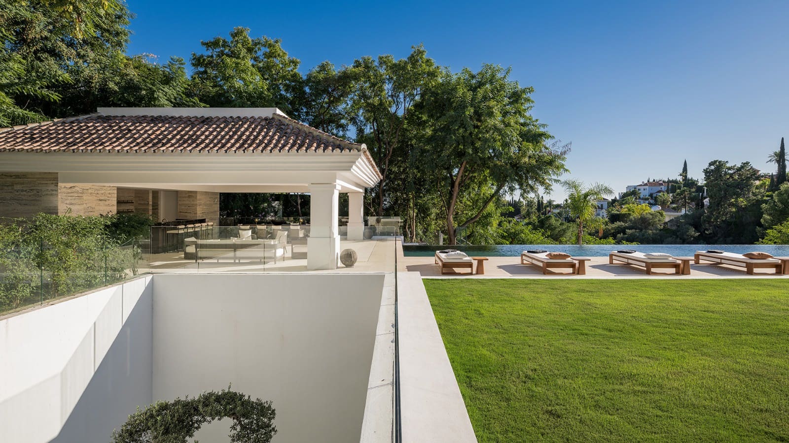 7 Zimmer Villa zu verkaufen in La Quinta mit Pool Garage - 13.500.000 € (Ref: 10075445)