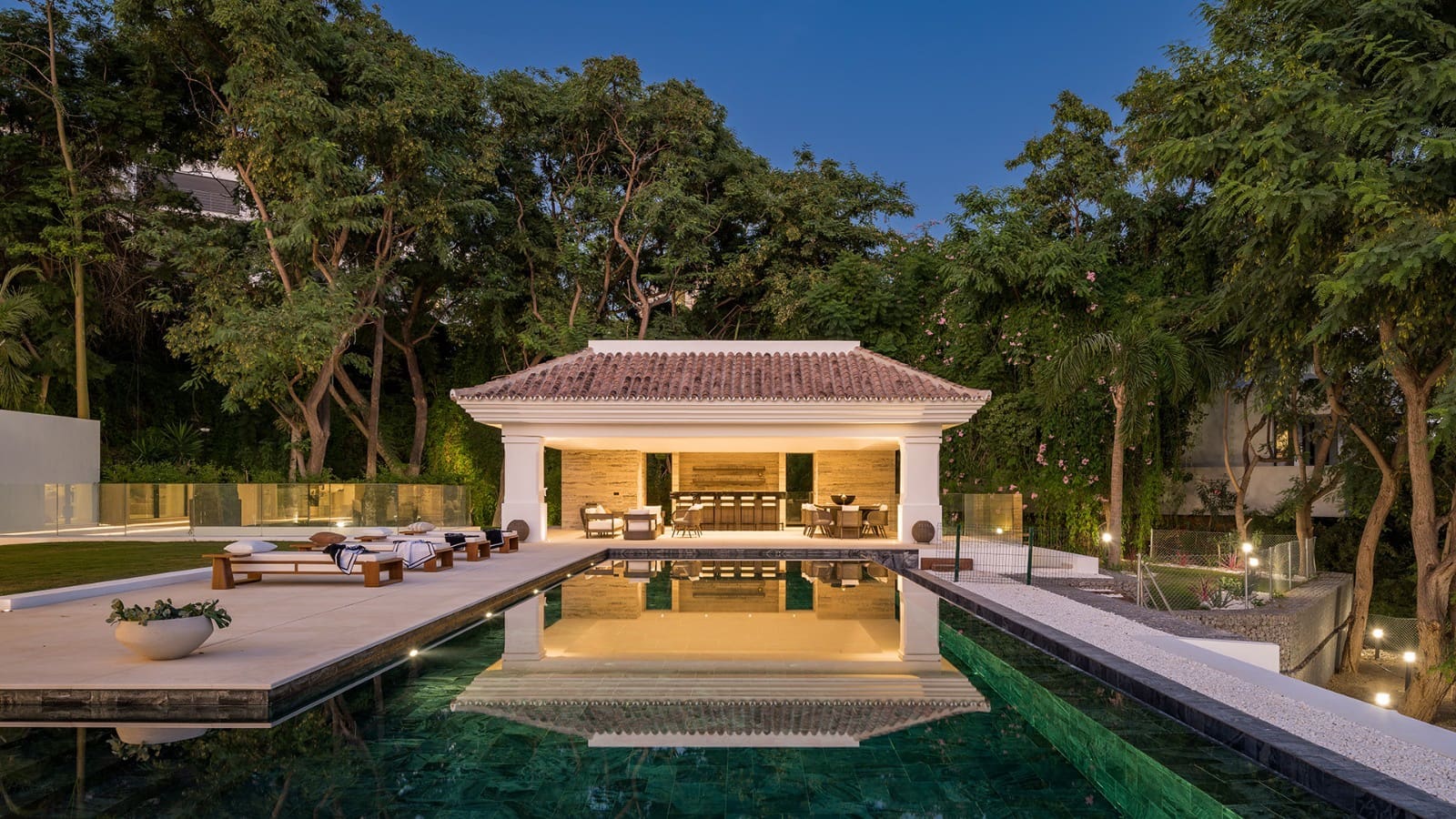 7 Zimmer Villa zu verkaufen in La Quinta mit Pool Garage - 13.500.000 € (Ref: 10075445)
