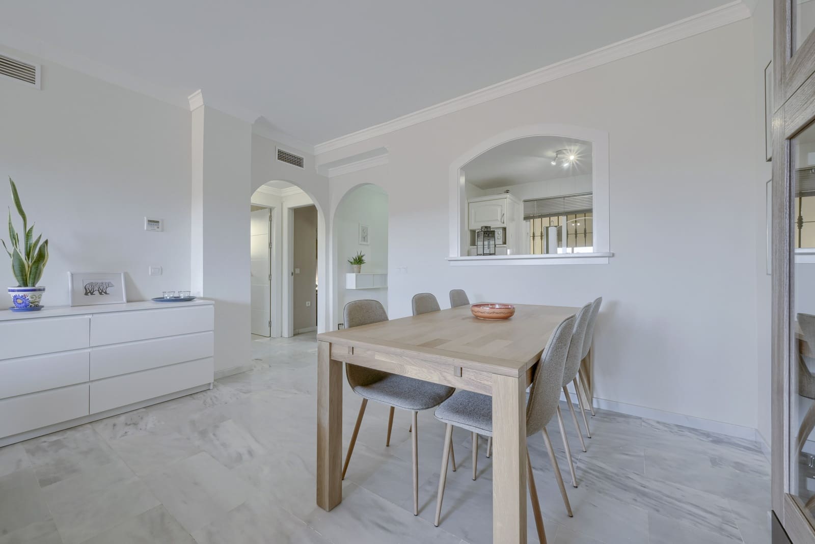 2 bedroom Apartment for sale in Calahonda with pool - € 345,000 (Ref: 10080588)
