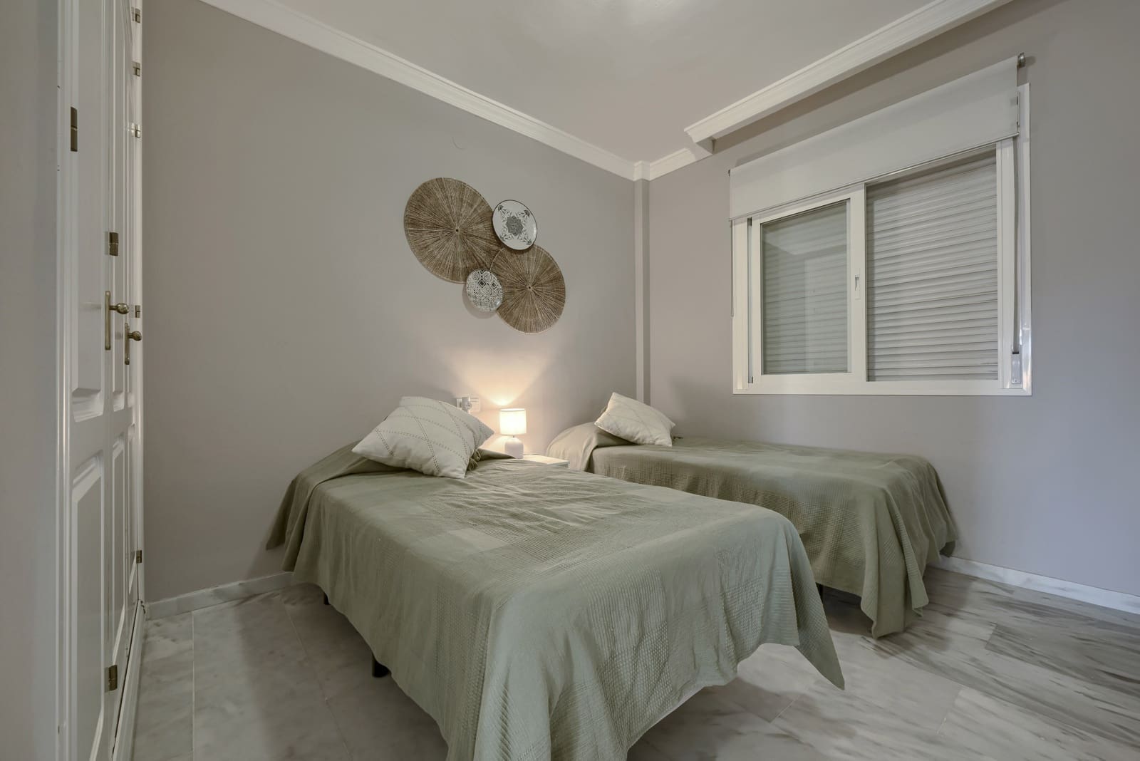 2 bedroom Apartment for sale in Calahonda with pool - € 345,000 (Ref: 10080588)