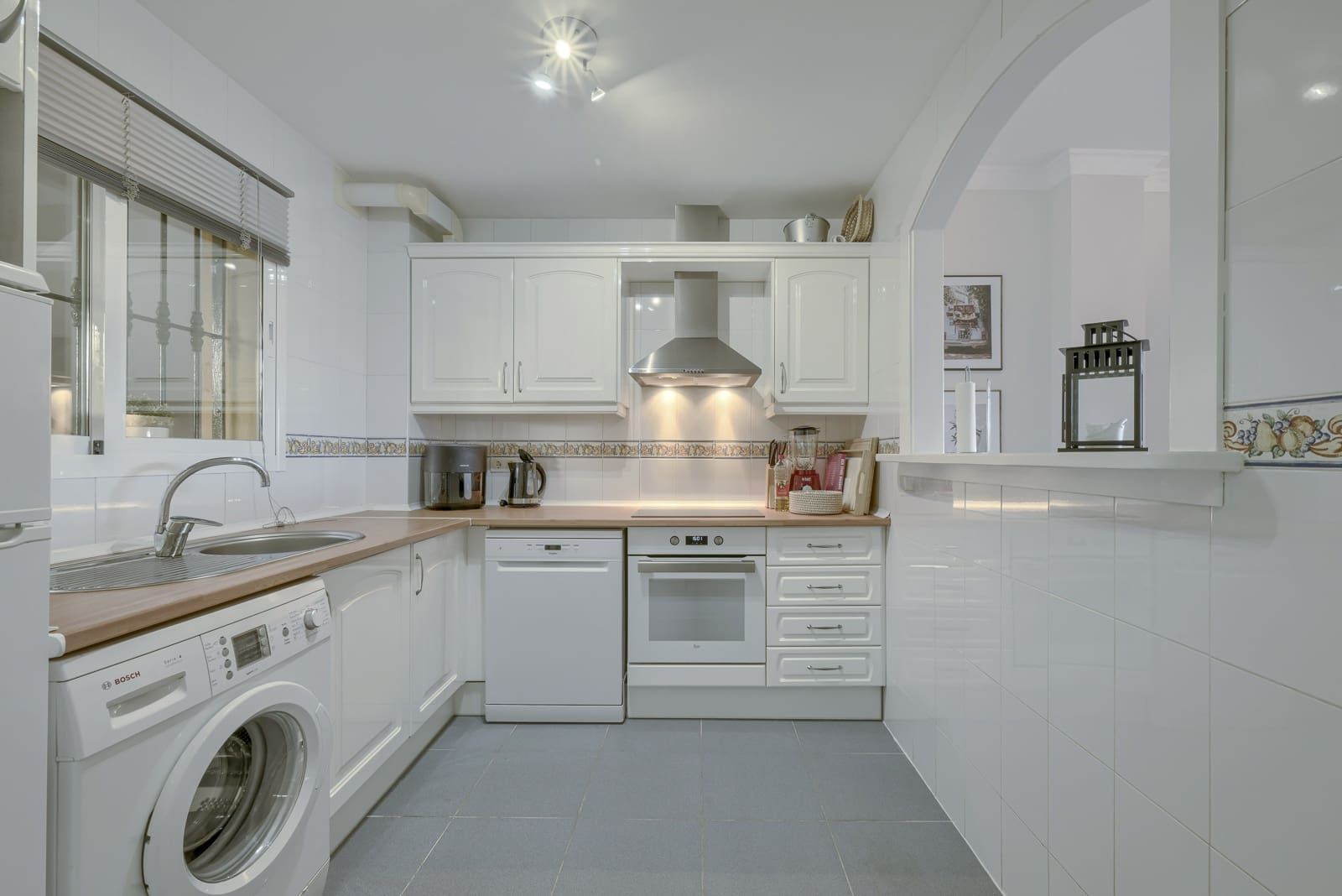 2 bedroom Apartment for sale in Calahonda with pool - € 345,000 (Ref: 10080588)