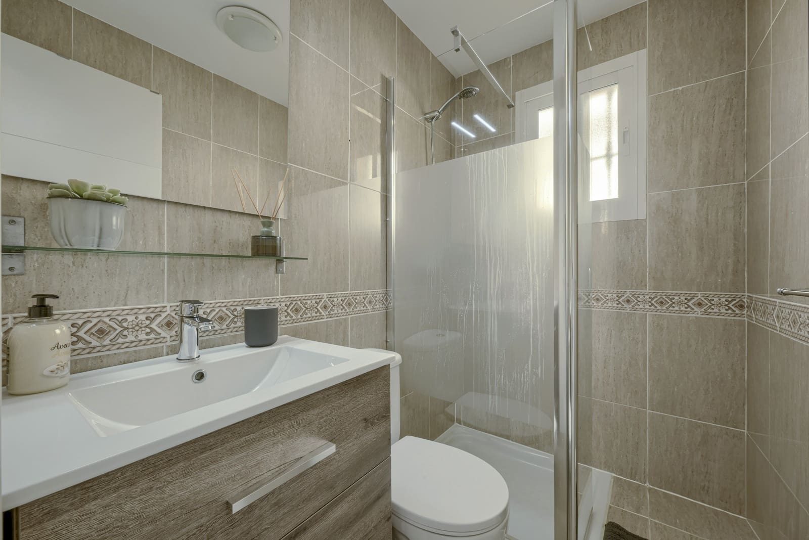 2 bedroom Apartment for sale in Calahonda with pool - € 345,000 (Ref: 10080588)