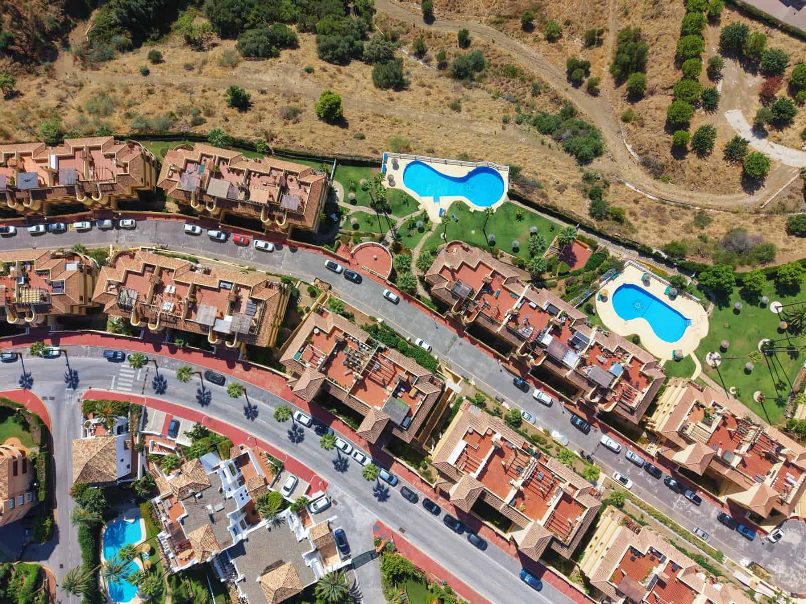 2 bedroom Apartment for sale in Calahonda with pool - € 345,000 (Ref: 10080588)