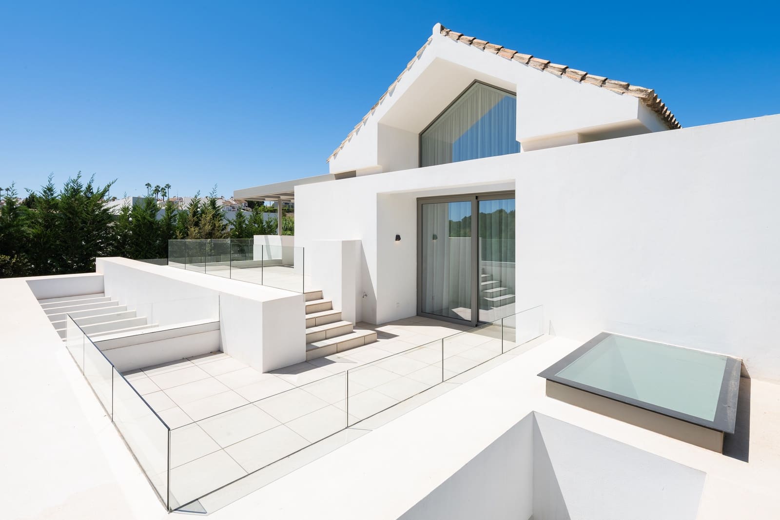 5 slaapkamer Villa te koop in El Paraiso met zwembad garage - € 2.340.000 (Ref: 10099810)