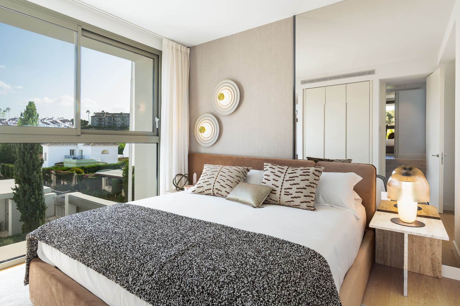 5 slaapkamer Villa te koop in El Paraiso met zwembad garage - € 2.340.000 (Ref: 10099810)