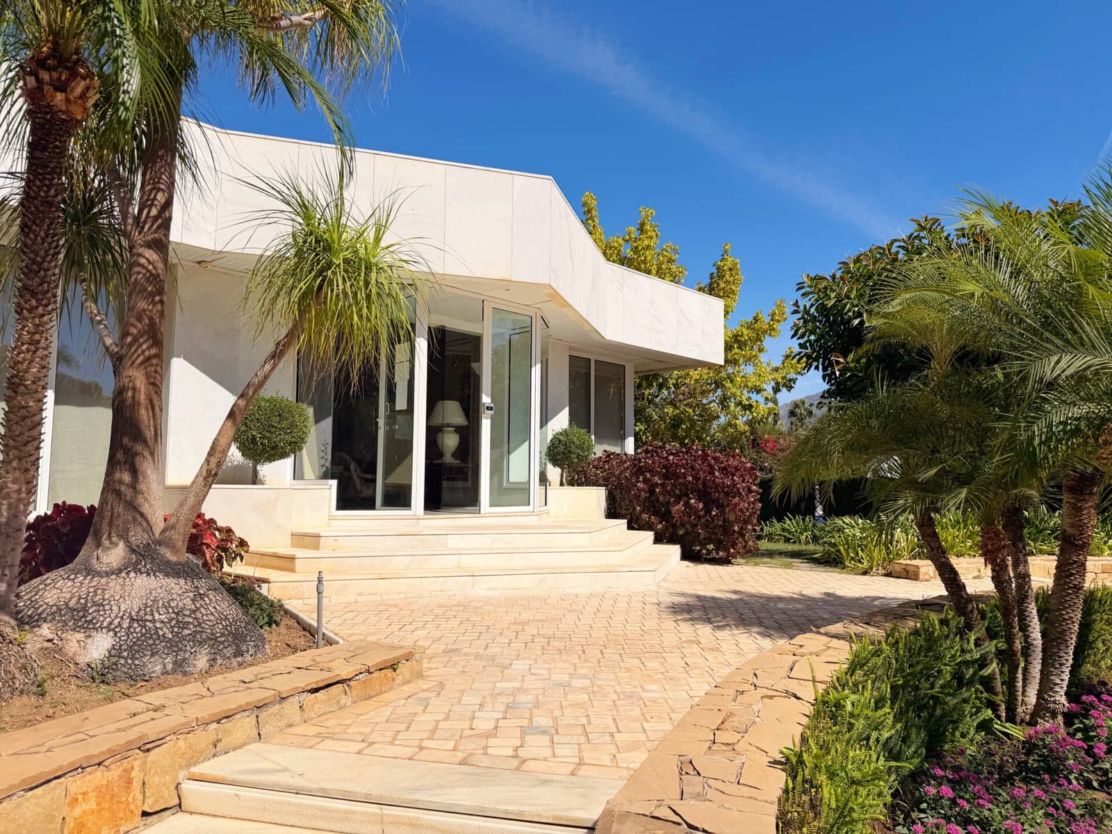 Apartamento de 3 habitaciones en Nueva Andalucia en venta con piscina garaje - 1.249.000 € (Ref: 10099811)