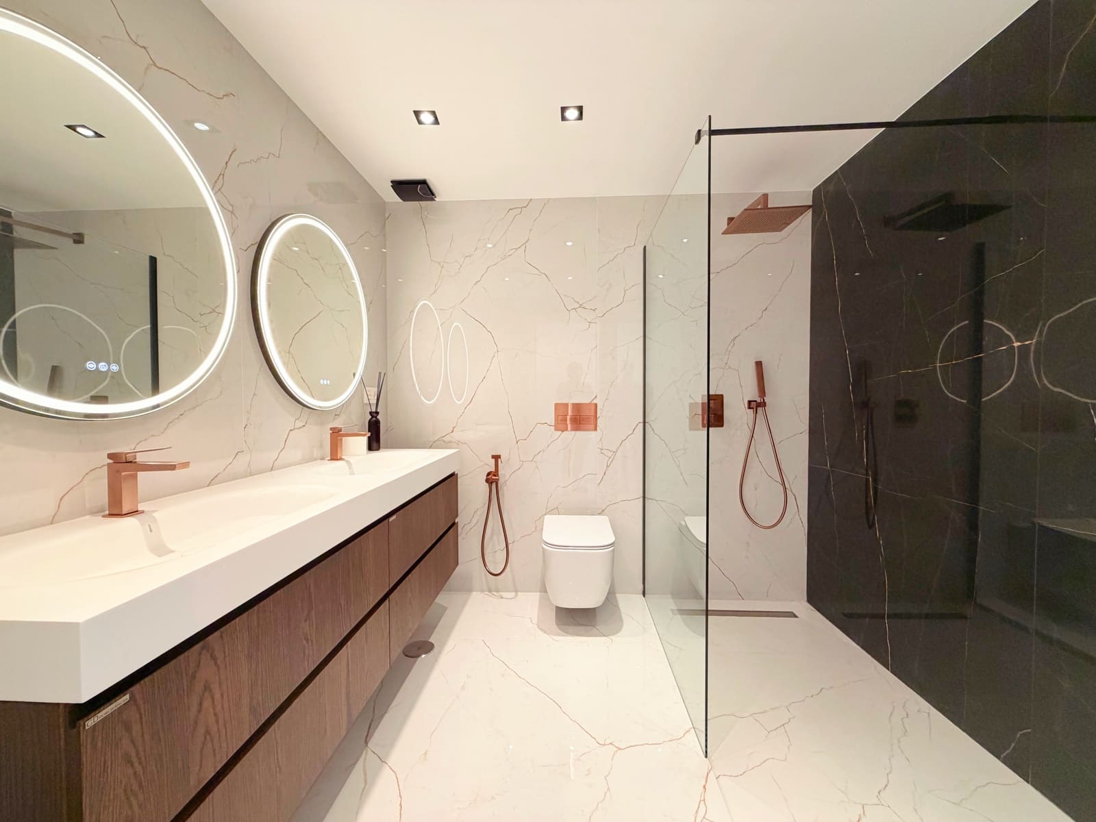 Apartamento de 3 habitaciones en Nueva Andalucia en venta con piscina garaje - 1.249.000 € (Ref: 10099811)