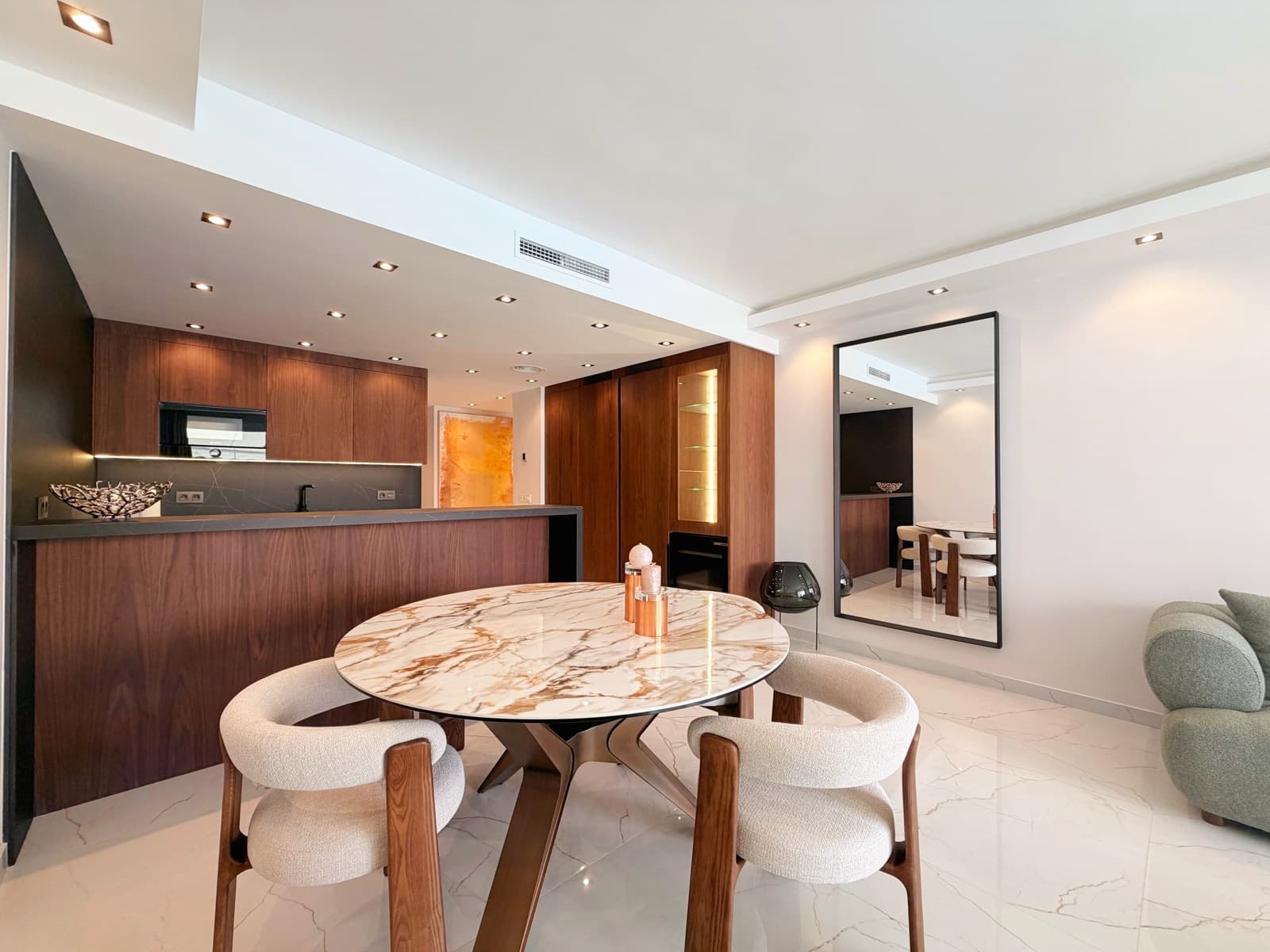 Apartamento de 3 habitaciones en Nueva Andalucia en venta con piscina garaje - 1.249.000 € (Ref: 10099811)