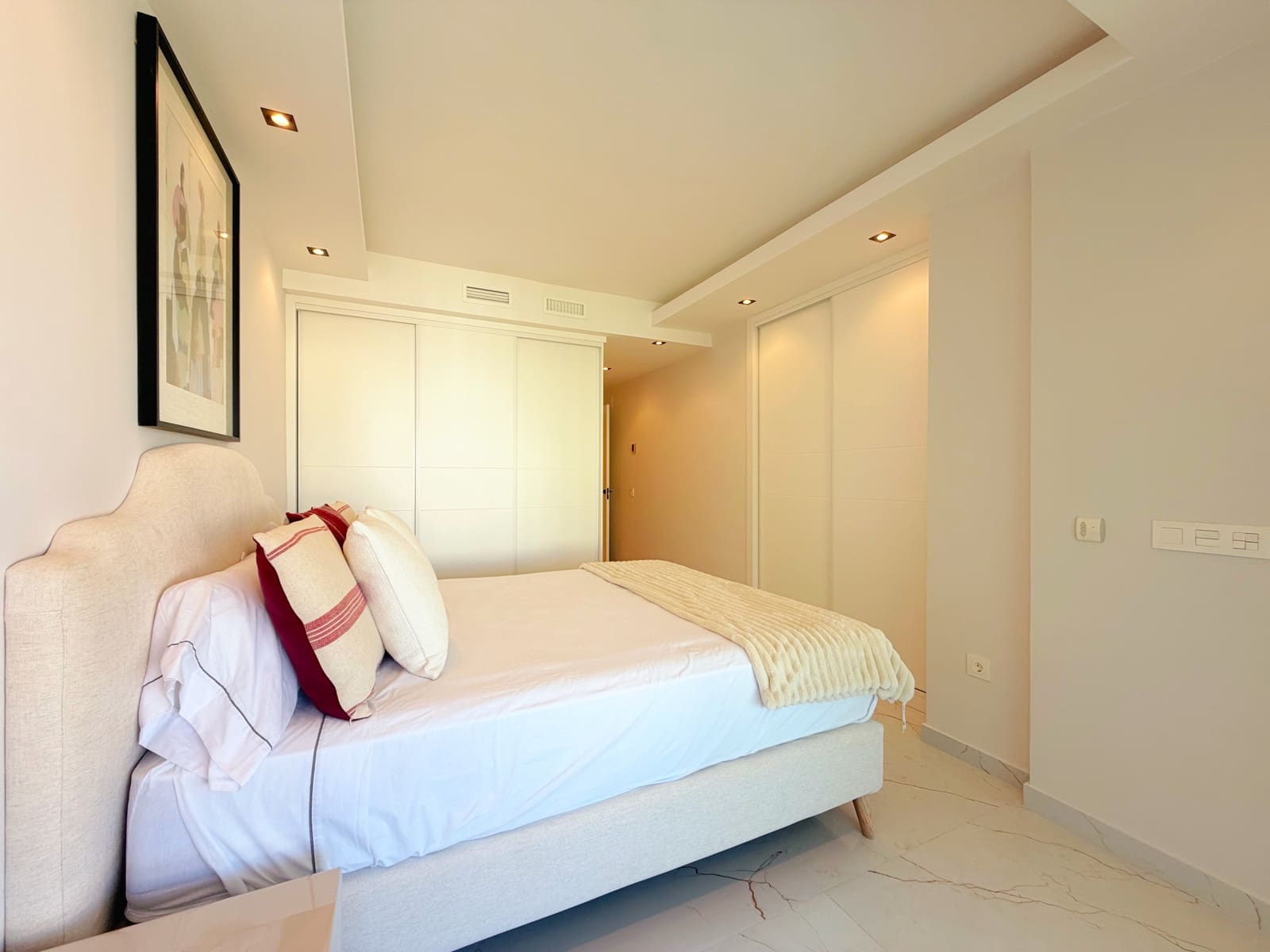 Apartamento de 3 habitaciones en Nueva Andalucia en venta con piscina garaje - 1.249.000 € (Ref: 10099811)
