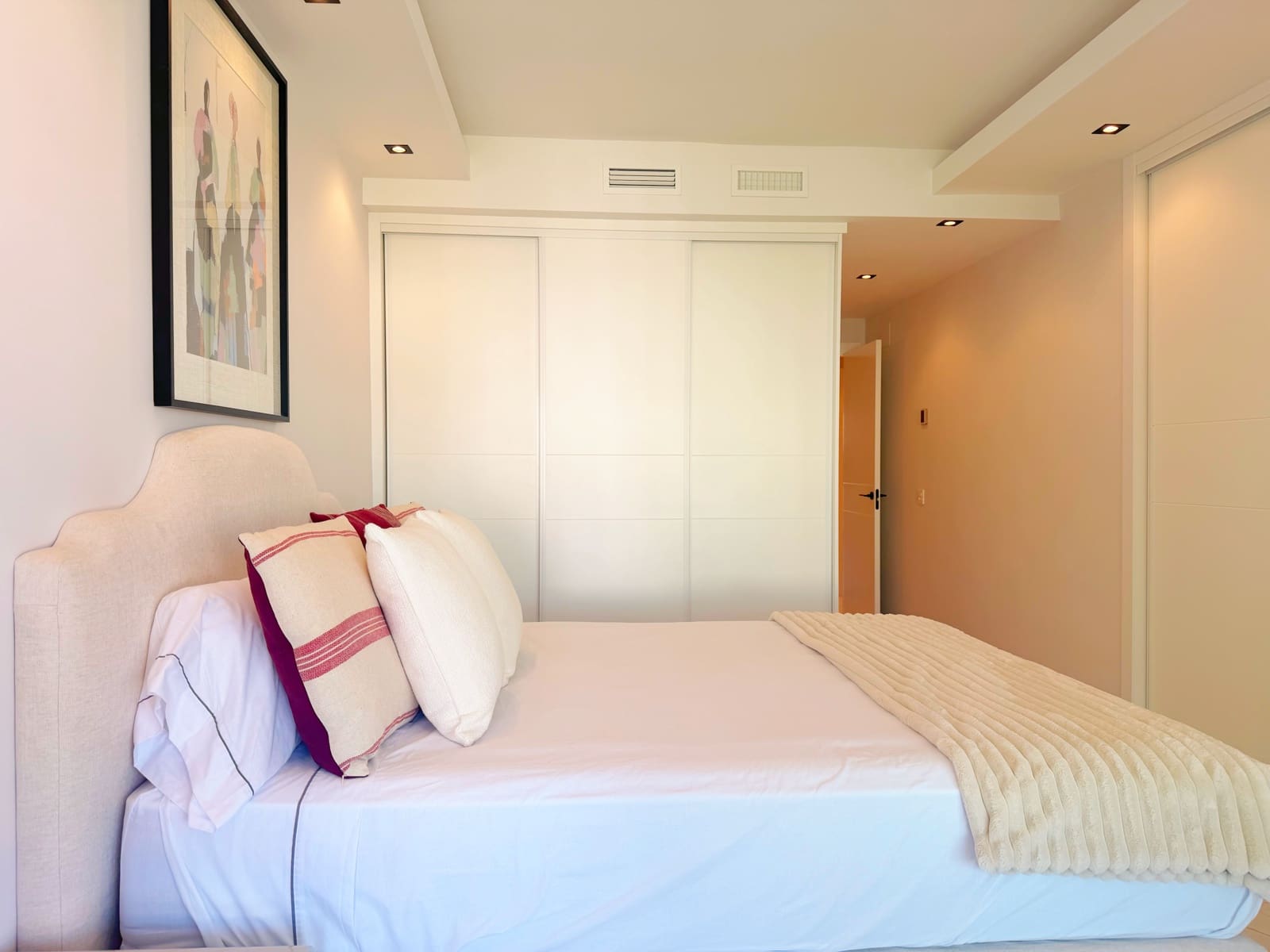 Apartamento de 3 habitaciones en Nueva Andalucia en venta con piscina garaje - 1.249.000 € (Ref: 10099811)