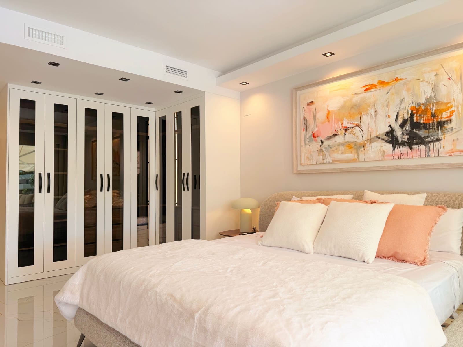 Apartamento de 3 habitaciones en Nueva Andalucia en venta con piscina garaje - 1.249.000 € (Ref: 10099811)