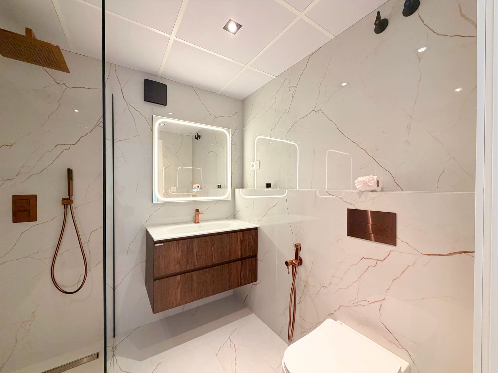 Apartamento de 3 habitaciones en Nueva Andalucia en venta con piscina garaje - 1.249.000 € (Ref: 10099811)