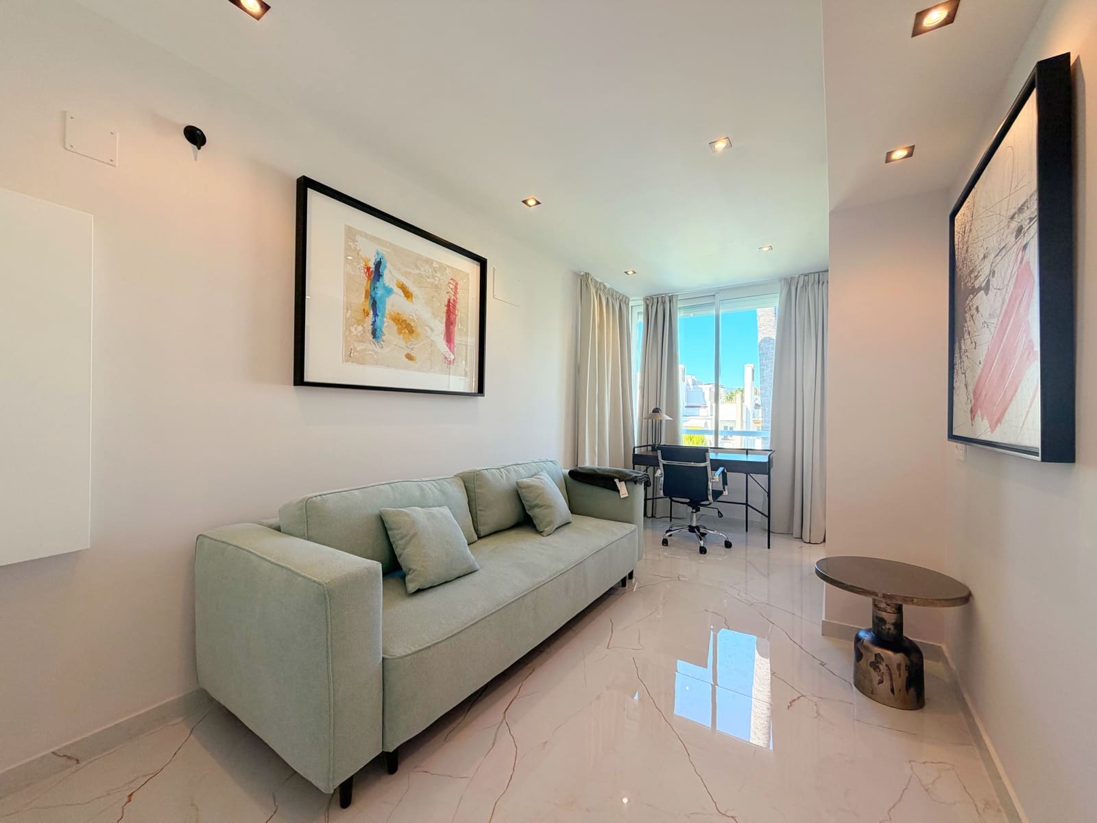 Apartamento de 3 habitaciones en Nueva Andalucia en venta con piscina garaje - 1.249.000 € (Ref: 10099811)