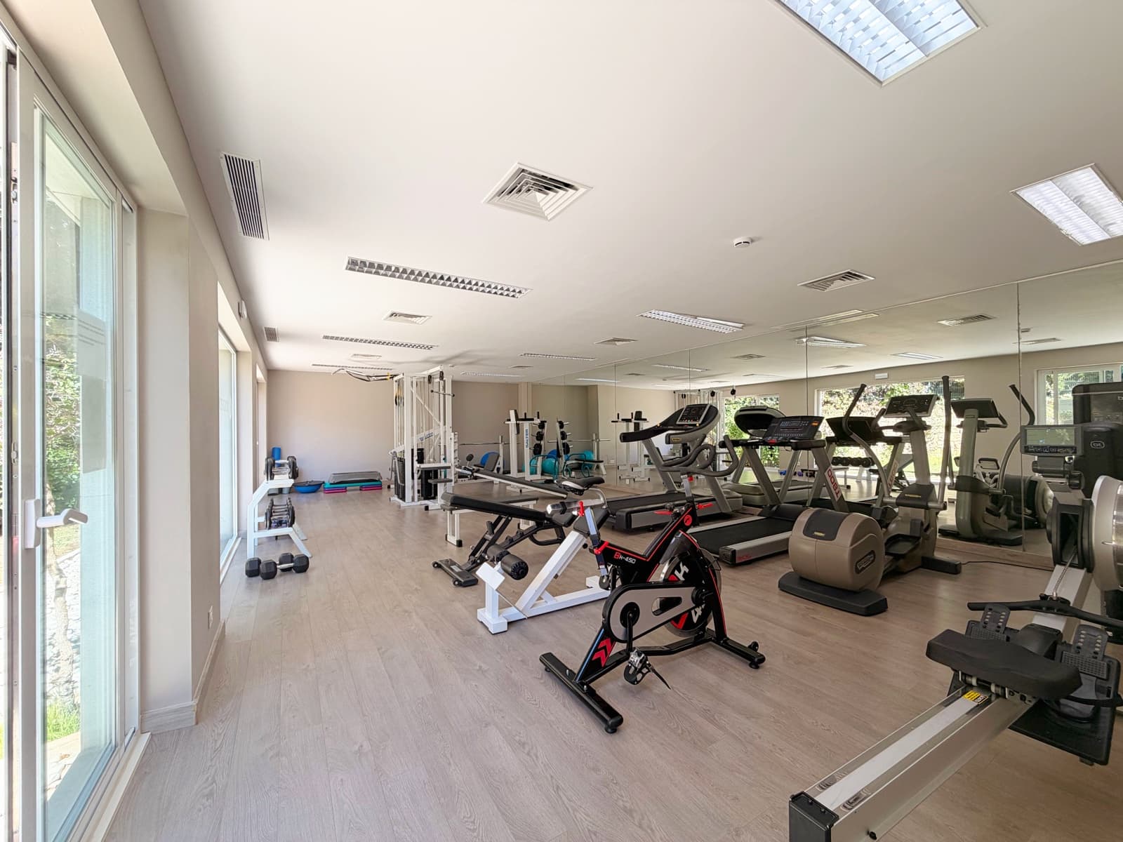 Apartamento de 3 habitaciones en Nueva Andalucia en venta con piscina garaje - 1.249.000 € (Ref: 10099811)
