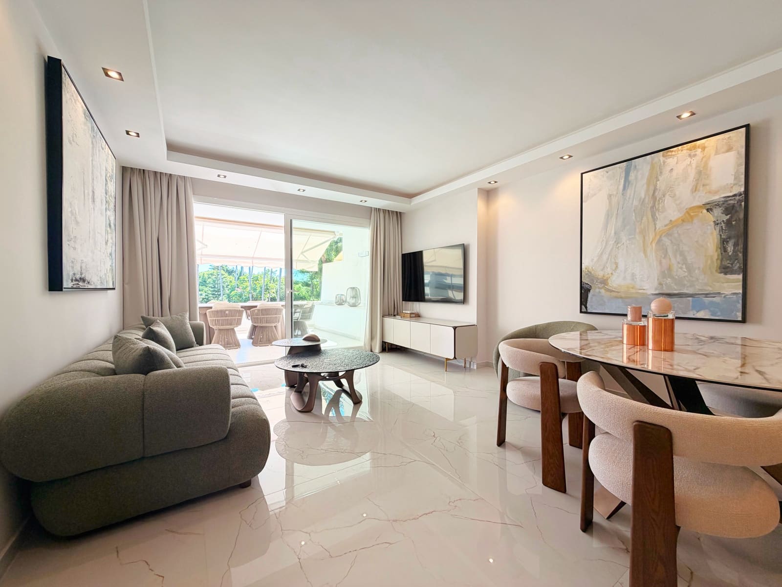 Apartamento de 3 habitaciones en Nueva Andalucia en venta con piscina garaje - 1.249.000 € (Ref: 10099811)